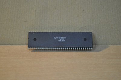 MC68HC000P8 Motorola 64-pin plastic DIP micro-processor