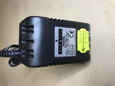 Netadapter met randaarde steker ingang 230 VAC uitgang 6V - 2.7Amp DC.